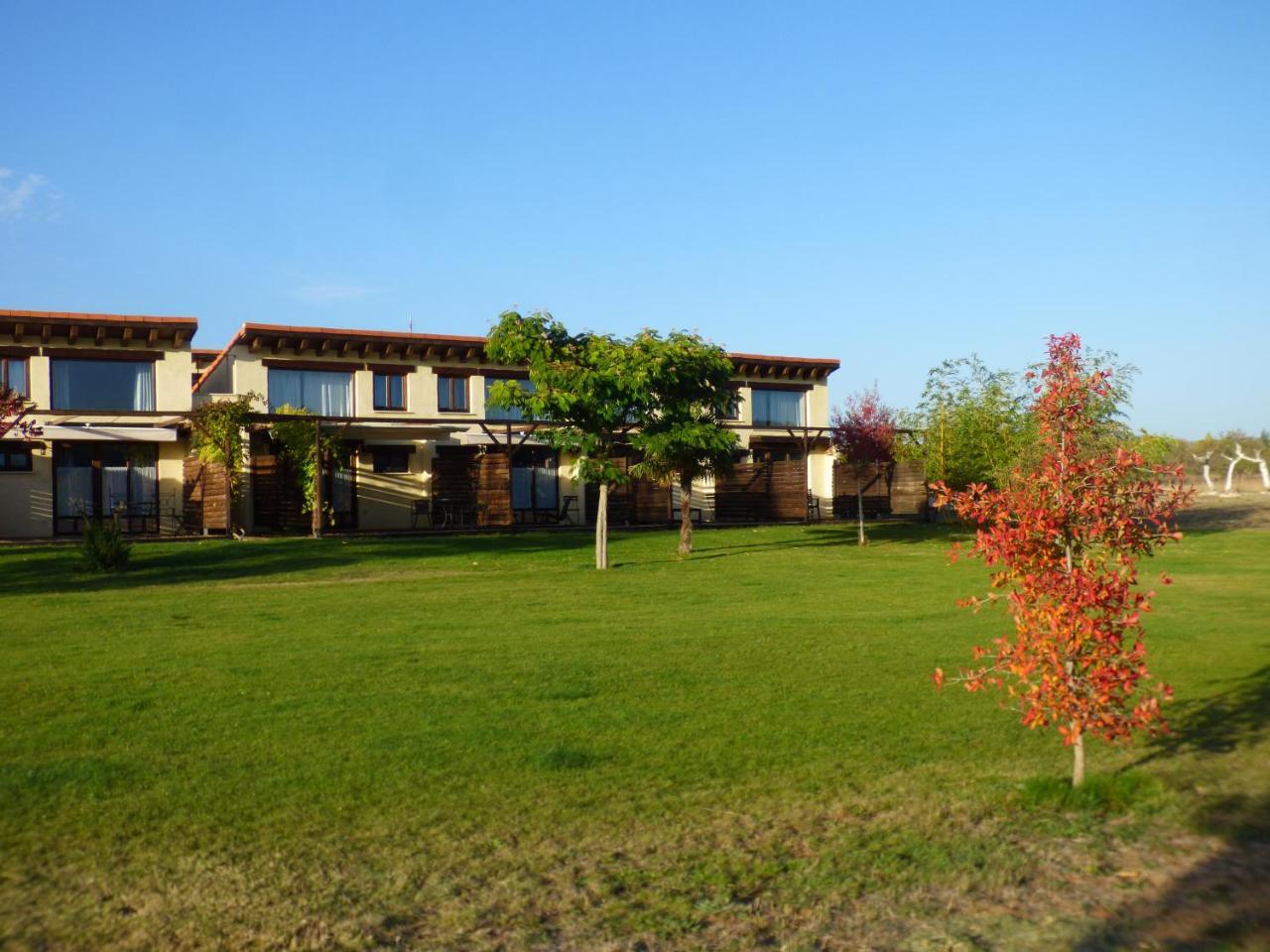 Hotel Albergue Bioclimatico Sabinares Del Arlanza Puentedura Eksteriør bilde
